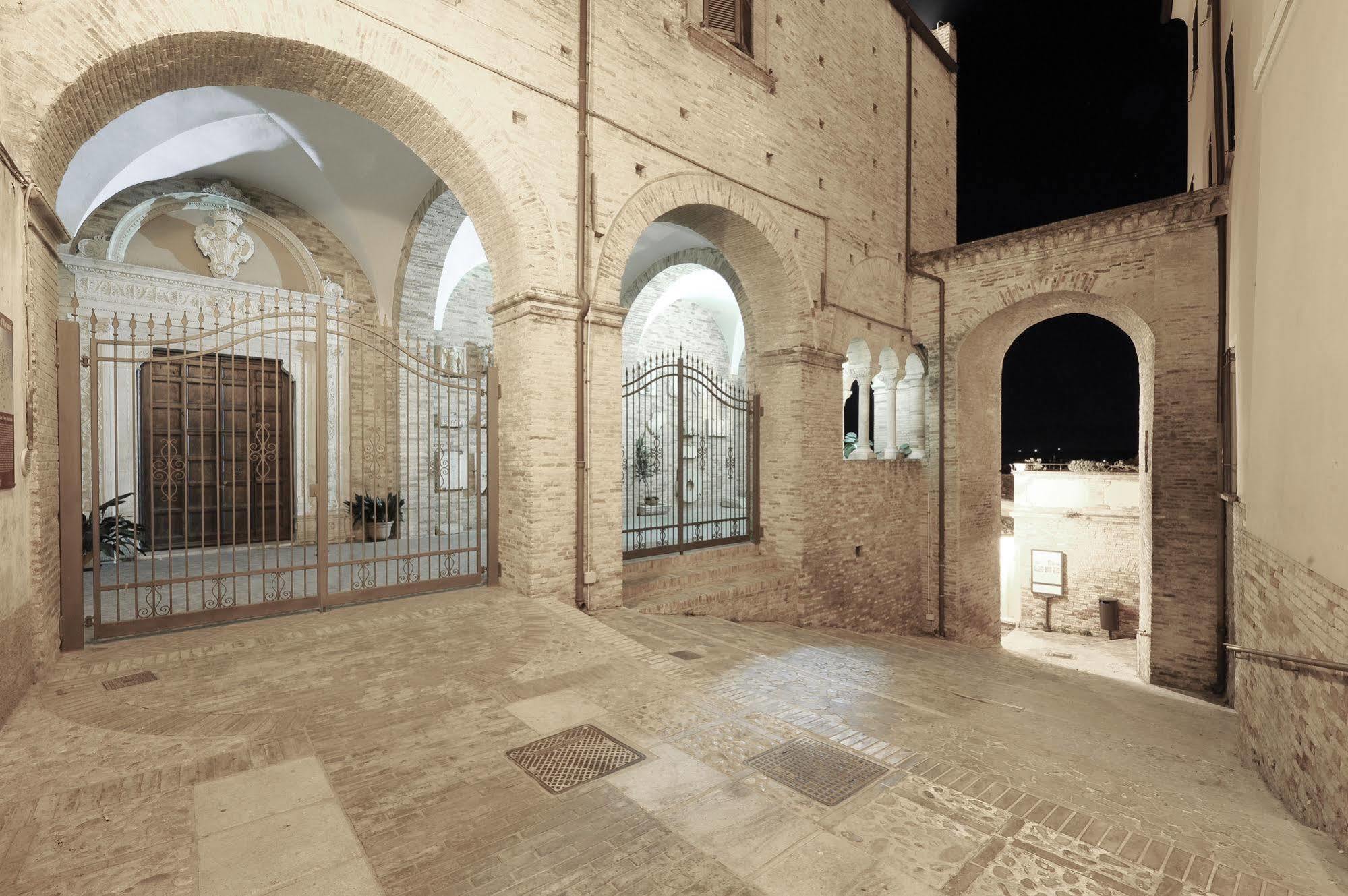 Castello Chiola Dimora Storica Hotel Loreto Aprutino Exterior foto
